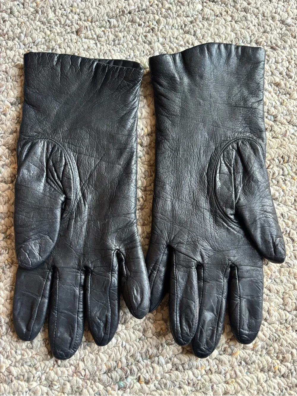 Black size 7.5 cashmere lined leather gloves